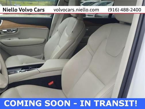 2022 Volvo XC90 T6 Momentum