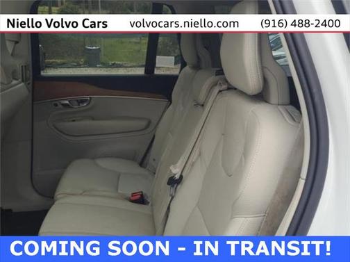 2022 Volvo XC90 T6 Momentum