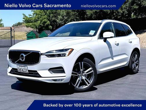Crystal White Metallic 2021 Volvo XC60 T5 Momentum