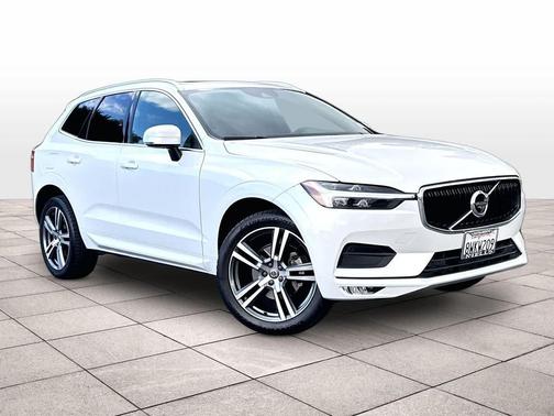 Crystal White Metallic 2021 Volvo XC60 T5 Momentum