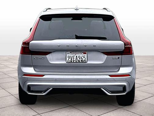 Aurora Silver 2026 Volvo XC60 B5 Ultra