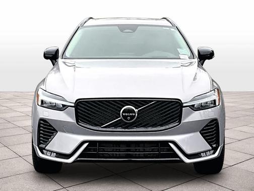 Aurora Silver 2026 Volvo XC60 B5 Ultra