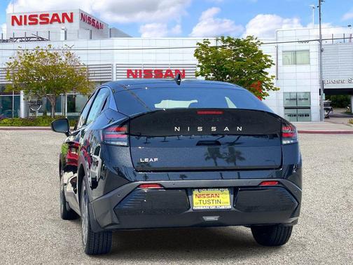 Black Diamond Pearl 2026 Nissan Leaf S+