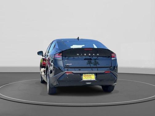 Black Diamond Pearl 2026 Nissan Leaf S+