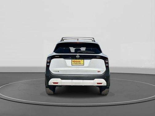 Aspen White Tricoat 2026 Nissan Kicks SR