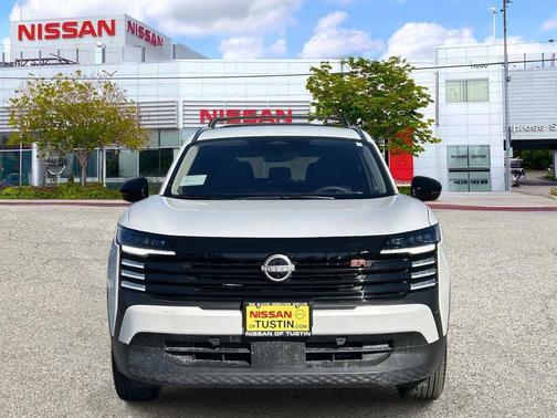 Aspen White Tricoat 2026 Nissan Kicks SR