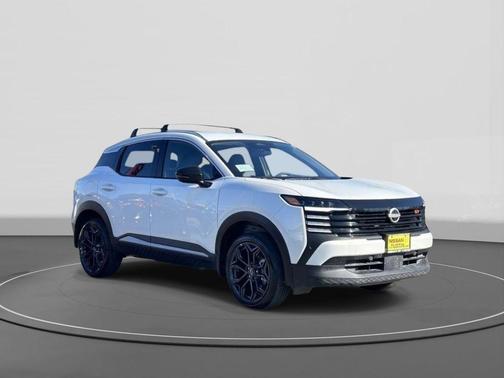 Aspen White Tricoat 2026 Nissan Kicks SR