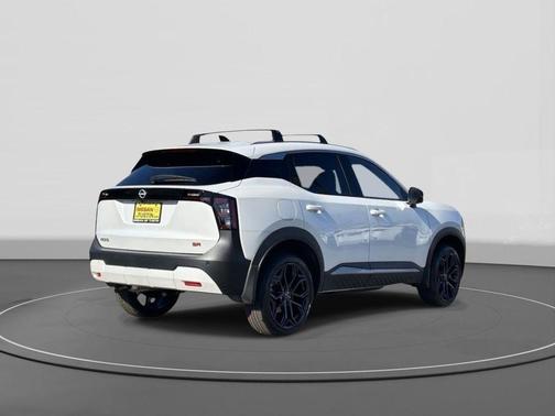 Aspen White Tricoat 2026 Nissan Kicks SR
