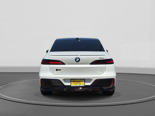 Mineral White Metallic 2025 BMW 740 740i