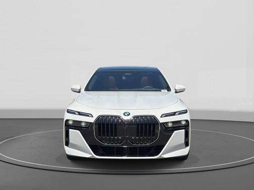 Mineral White Metallic 2025 BMW 740 740i