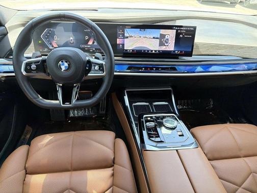 Mineral White Metallic 2025 BMW 740 740i