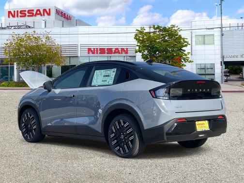 Boulder Gray Pearl/Black 2026 Nissan Leaf PLATINUM+