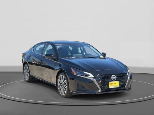 Super Black 2026 Nissan Altima SV FWD