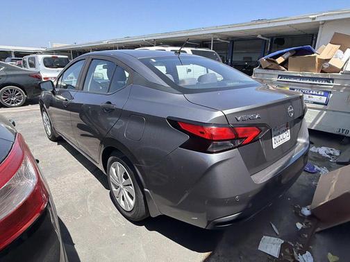 Gun Metallic 2020 Nissan Versa 1.6 S