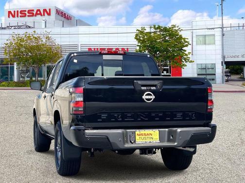 Super Black 2026 Nissan Frontier SV