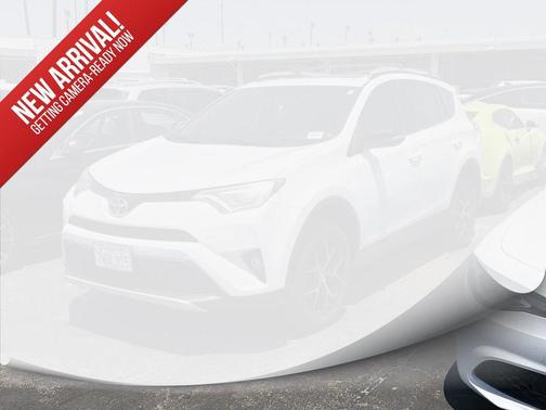 Super White 2016 Toyota RAV4 SE