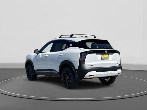 Aspen White Tricoat 2026 Nissan Kicks SR