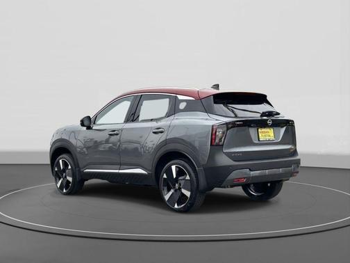 Gun Metallic/Scarlet Ember Tintcoat 2026 Nissan Kicks SR