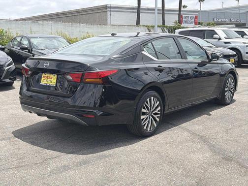 Super Black 2026 Nissan Altima SV FWD
