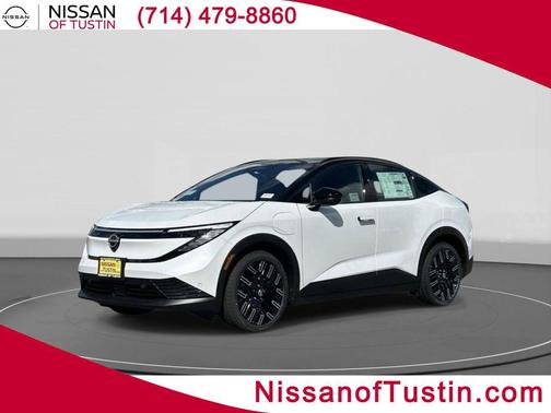 Everest White Pearl Tricoat/Black 2026 Nissan Leaf PLATINUM+