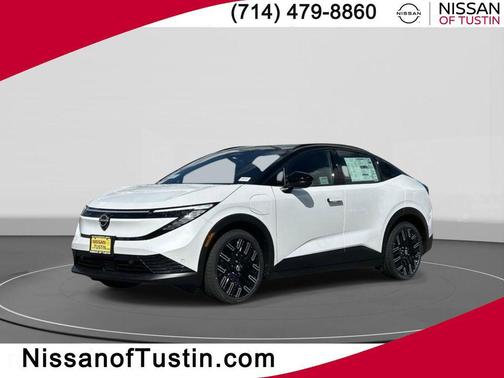 Everest White Pearl Tricoat/Black 2026 Nissan Leaf PLATINUM+