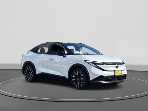 Everest White Pearl Tricoat/Black 2026 Nissan Leaf PLATINUM+