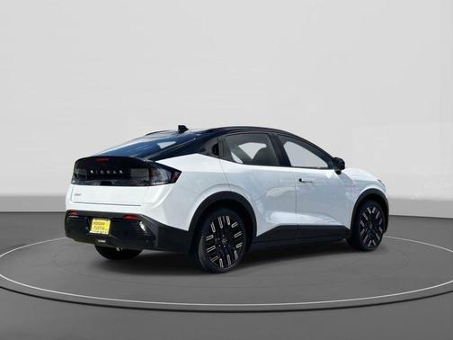 Everest White Pearl Tricoat/Black 2026 Nissan Leaf PLATINUM+