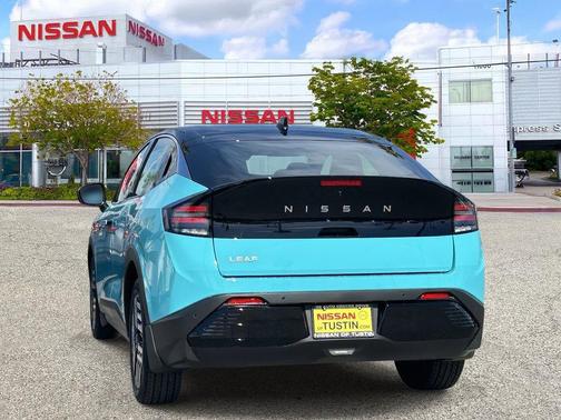Seabreeze Blue Pearl/Black 2026 Nissan Leaf SV+