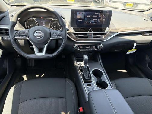 Pearl White Tricoat 2026 Nissan Altima SV AWD