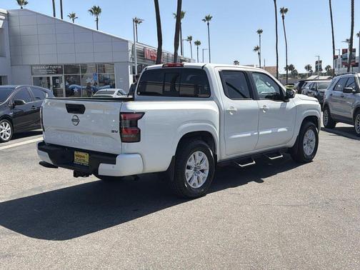 Glacier White 2022 Nissan Frontier SV