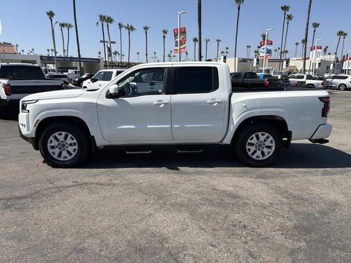 Glacier White 2022 Nissan Frontier SV