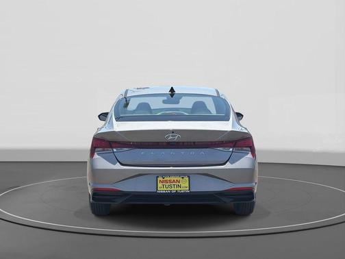 Fluid Metal 2023 Hyundai ELANTRA SE