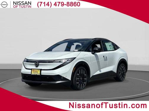 Everest White Pearl Tricoat/Black 2026 Nissan Leaf PLATINUM+