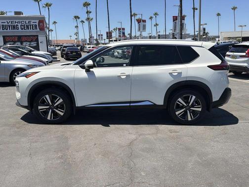 Pearl White Tricoat 2023 Nissan Rogue Platinum