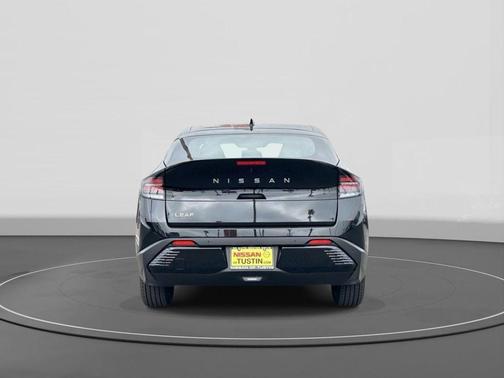 Black Diamond Pearl 2026 Nissan Leaf SV+