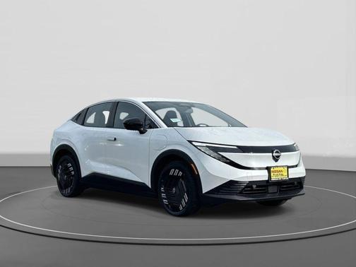 Everest White Pearl Tricoat 2026 Nissan Leaf S+