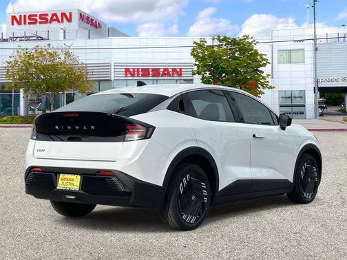 Everest White Pearl Tricoat 2026 Nissan Leaf S+