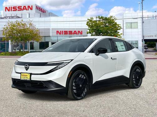 Everest White Pearl Tricoat 2026 Nissan Leaf S+