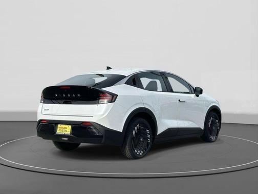 Everest White Pearl Tricoat 2026 Nissan Leaf S+