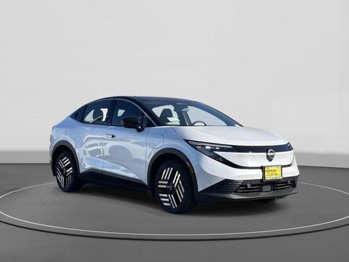 Everest White Pearl Tricoat/Black 2026 Nissan Leaf SV+
