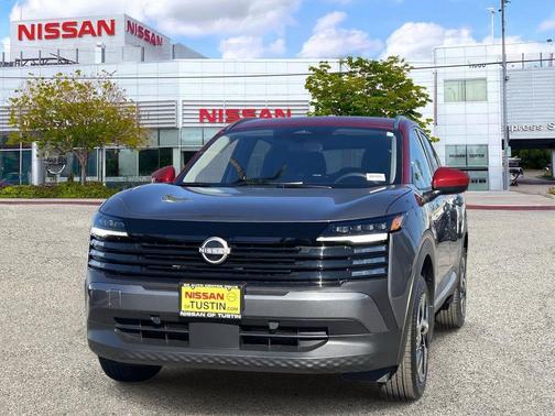 Gun Metallic/Scarlet Ember Tintcoat 2026 Nissan Kicks SV