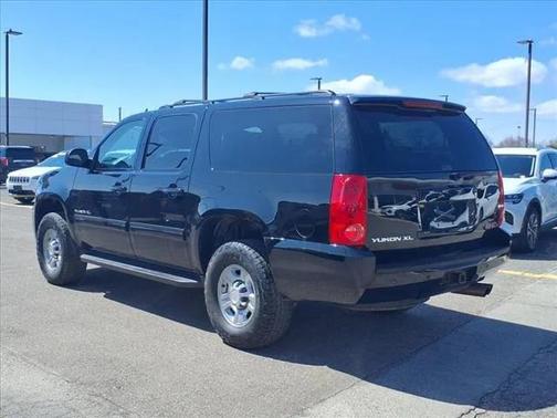 2011 GMC Yukon XL 2500 SLT