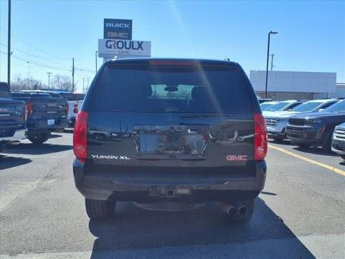 2011 GMC Yukon XL 2500 SLT