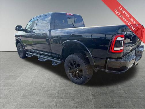 Diamond Black Crystal Pearlcoat 2022 RAM 2500 Laramie Crew Cab 4x4 6'4' Box