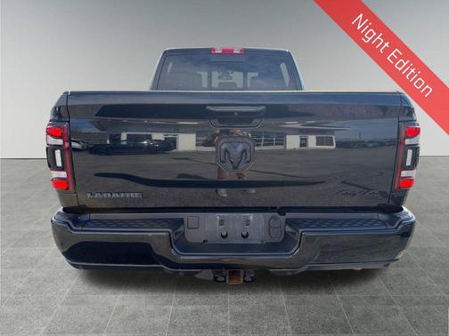 Diamond Black Crystal Pearlcoat 2022 RAM 2500 Laramie Crew Cab 4x4 6'4' Box