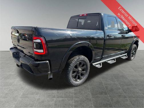 Diamond Black Crystal Pearlcoat 2022 RAM 2500 Laramie Crew Cab 4x4 6'4' Box