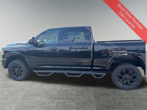 Diamond Black Crystal Pearlcoat 2022 RAM 2500 Laramie Crew Cab 4x4 6'4' Box