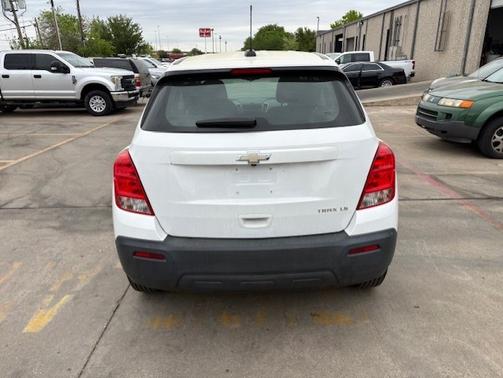 White 2016 Chevrolet Trax LS
