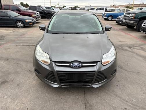 Gray 2014 Ford Focus SE