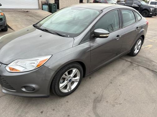 Gray 2014 Ford Focus SE